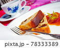 パウントケーキとコーヒーカップ 78333389
