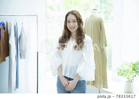 女性 ショップ店員 女性 ショップ店員 78333617
