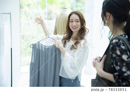 女性　ショップ店員　 78333651