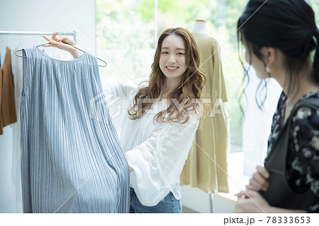 女性 ショップ店員 女性 ショップ店員 78333653