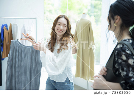 女性　ショップ店員　 78333656