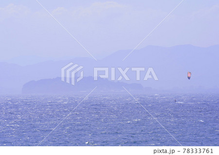江の島を望む葉山の海 江の島を望む葉山の海 78333761