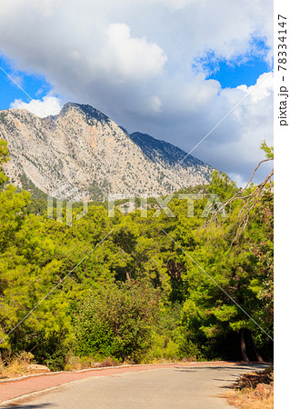 Winding asphalt road in the Taurus mountains in Turkey Winding asphalt road in the Taurus mountains in Turkey 78334147