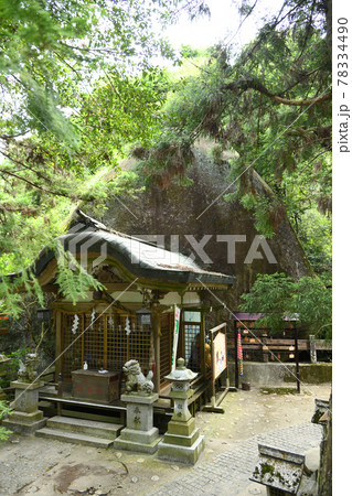 磐船神社拝殿とご神体の天の磐船【大阪府交野市】 78334490