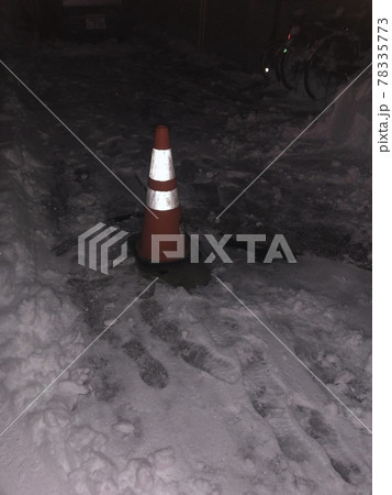 雪　コーン 78335773