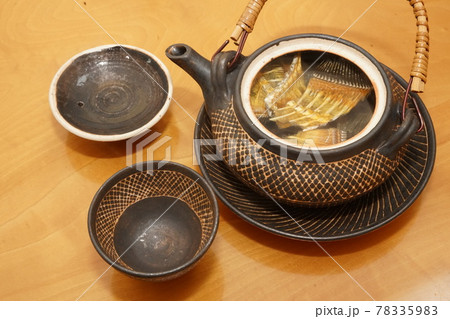 カワハギの骨を干して作る骨酒 78335983