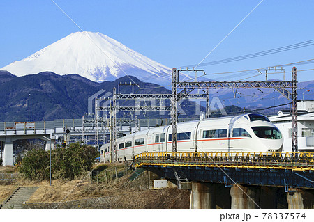 富士山　白い　ロマンスカー　VSE 78337574
