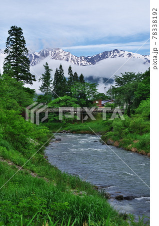 新緑の季節、北アルプス・白馬三山の絶景 78338192