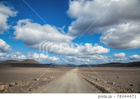 Empty dirt road in iceland Empty dirt road in iceland 78344471