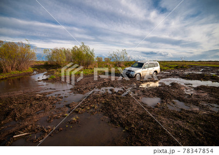 Mitsubishi Pajero/Montero stuck in mud Mitsubishi Pajero/Montero stuck in mud 78347854