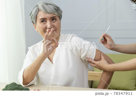 高齢者 年配 年寄り 78347911