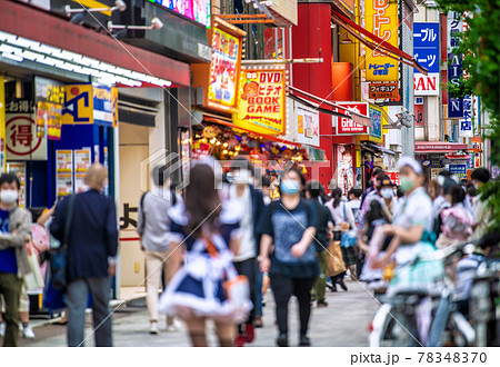 日本の東京都市景観 6月・3度目の宣言再延長下だが脅威の人出。メイドさんもズラリ…＝6月5日、秋葉原 78348370