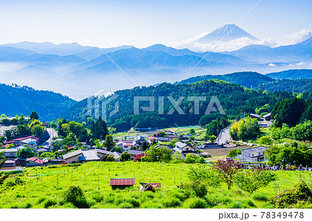 （山梨県）平林の棚田と富士山 78349478