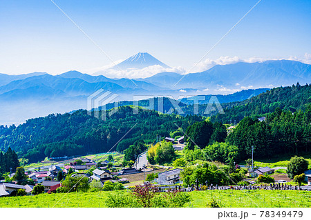 （山梨県）平林の棚田と富士山 78349479