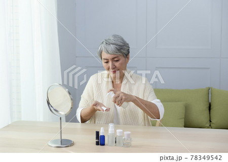 高齢者 年配 年寄り 78349542