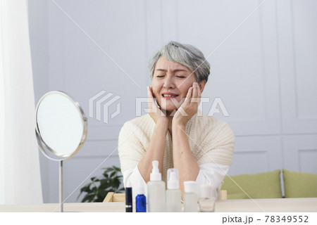 高齢者 年配 年寄り 78349552