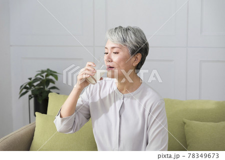 食べる 食事をする 食事 78349673