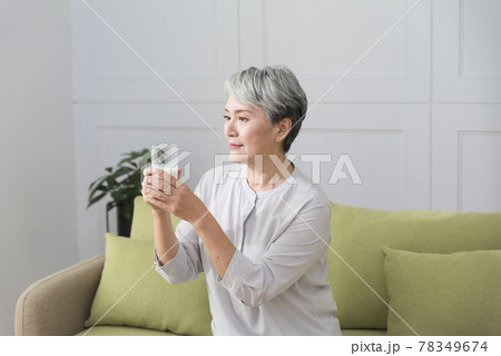 食べる 食事をする 食事 78349674