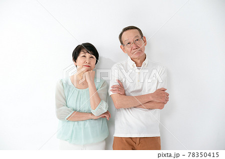 シニア夫婦 考える 悩む シニア夫婦 考える 悩む 78350415