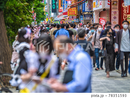 日本の東京都市景観 6月・3度目の宣言再延長下だが脅威の人出。メイドさんもズラリ…＝6月5日、秋葉原 78351593