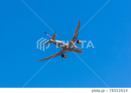 大阪空港を離陸した旅客機 78352014