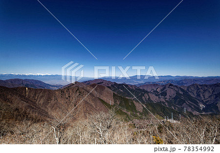 本社ヶ丸から見る南アルプス・八ヶ岳・奥秩父の山並み 78354992