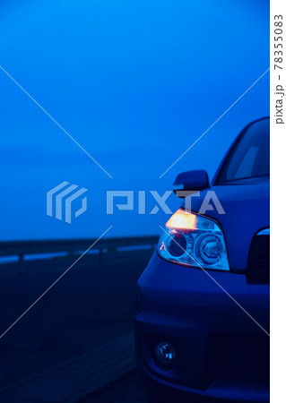 自動車のウィンカー点灯 78355083