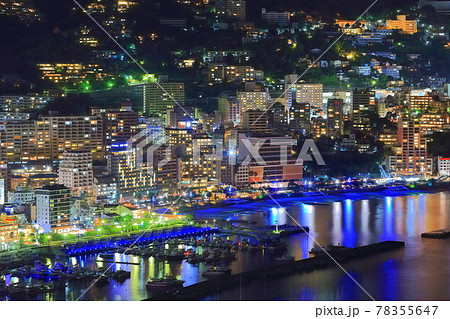 静岡県 熱海温泉街の夜景の写真素材