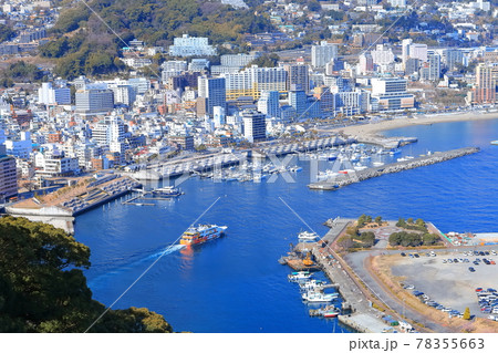 【【静岡県】高速船イルドバカンス号と熱海温泉街 【【静岡県】高速船イルドバカンス号と熱海温泉街 78355663