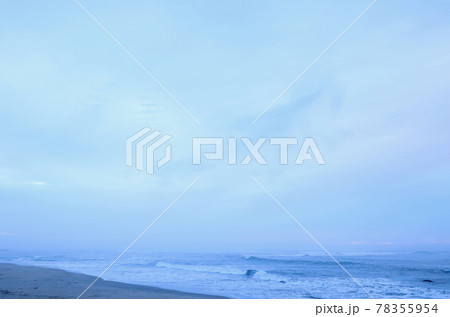 朝靄の河原子海岸　茨城県日立市 78355954