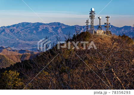 三ツ峠から見る奥秩父の山並みと御巣鷹山 78356293