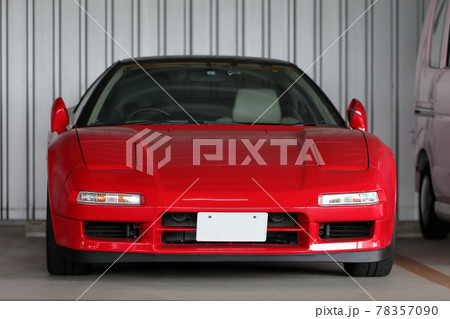 駐車場の赤いスポーツカー イメージ 駐車場の赤いスポーツカー イメージ 78357090