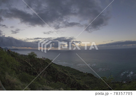 ハワイダイヤモンドヘッド登山 78357705