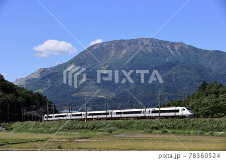 伊吹山と特急しらさぎ 78360524