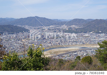 松笠山から眺めた春の広島安佐南区の景色 78361040