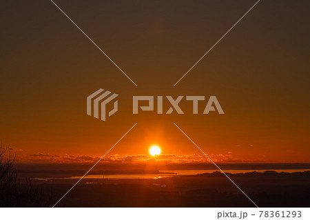 三ツ石森林公園からの霞ヶ浦と日の出 78361293