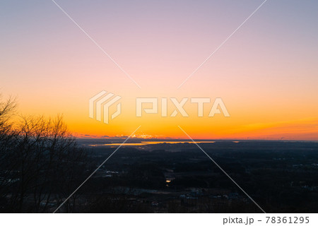 三ツ石森林公園からの霞ヶ浦と日の出 78361295