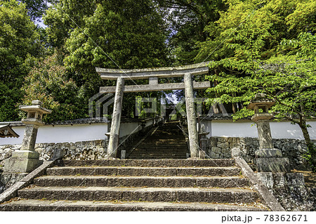 三日月　日岡八幡神社　鳥居　兵庫県佐用郡佐用町 78362671
