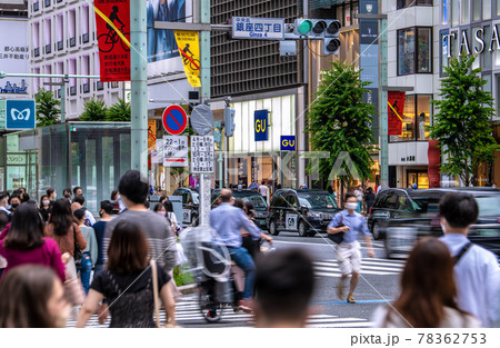 日本の東京都市景観 6月・3度目の宣言再延長下だが脅威の人出。危険運転の自転車も…=6月5日、銀座 日本の東京都市景観 6月・3度目の宣言再延長下だが脅威の人出。危険運転の自転車も…=6月5日、銀座 78362753