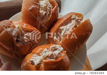 新玉葱入りツナサンド 78363364