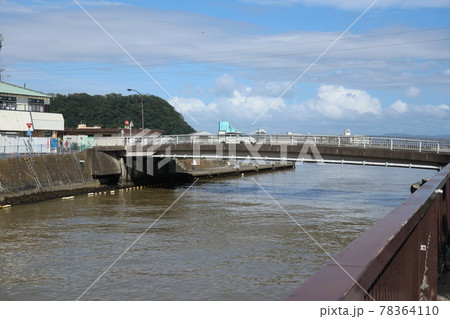 平作川と開国橋（神奈川県横須賀市） 78364110