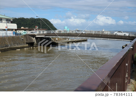 平作川と開国橋（神奈川県横須賀市） 78364111