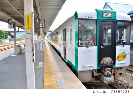宮城　JR石巻駅に停車中のキハ110系 78364283