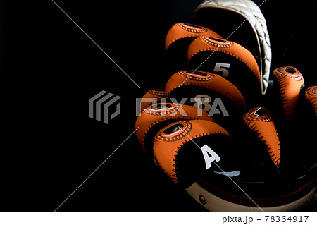 ゴルフバック 黒背景 クロースアップ素材 78364917