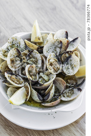 garlic white wine steamed clams seafood tapas simple snack garlic white wine steamed clams seafood tapas simple snack 78366774
