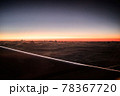 飛行機からの夕景 78367720