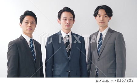 白バック_ビジネスマン3人 78367805