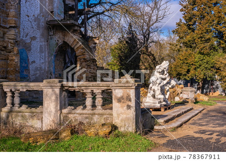 Abandoned Kuris manor in Ukraine 78367911