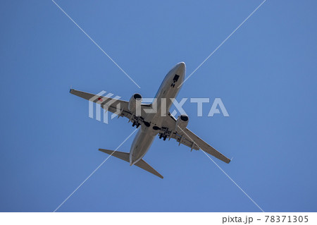 まもなく羽田空港に着陸する旅客機 まもなく羽田空港に着陸する旅客機 78371305