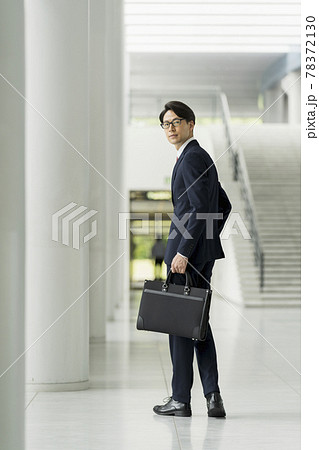 30代のビジネスマン　ポートレート 78372130
